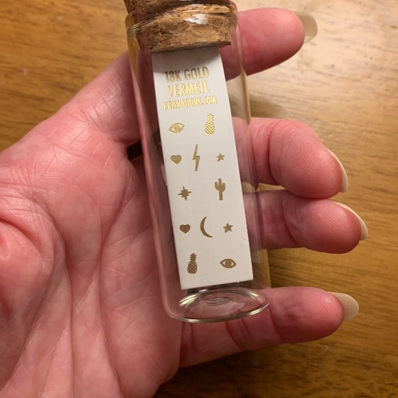 Tiny gold vermeil wishbone earrings - Picture 2 of 11